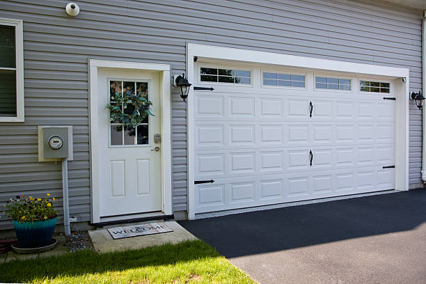24/7 Emergency Garage Door Panel Replacement experts in White Bluff, TN